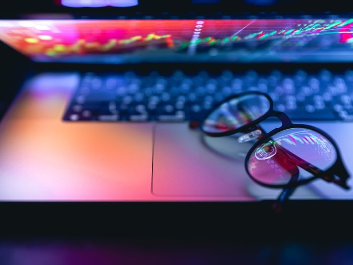 Az online részvényvásárlás kezdőknek – így csináld!